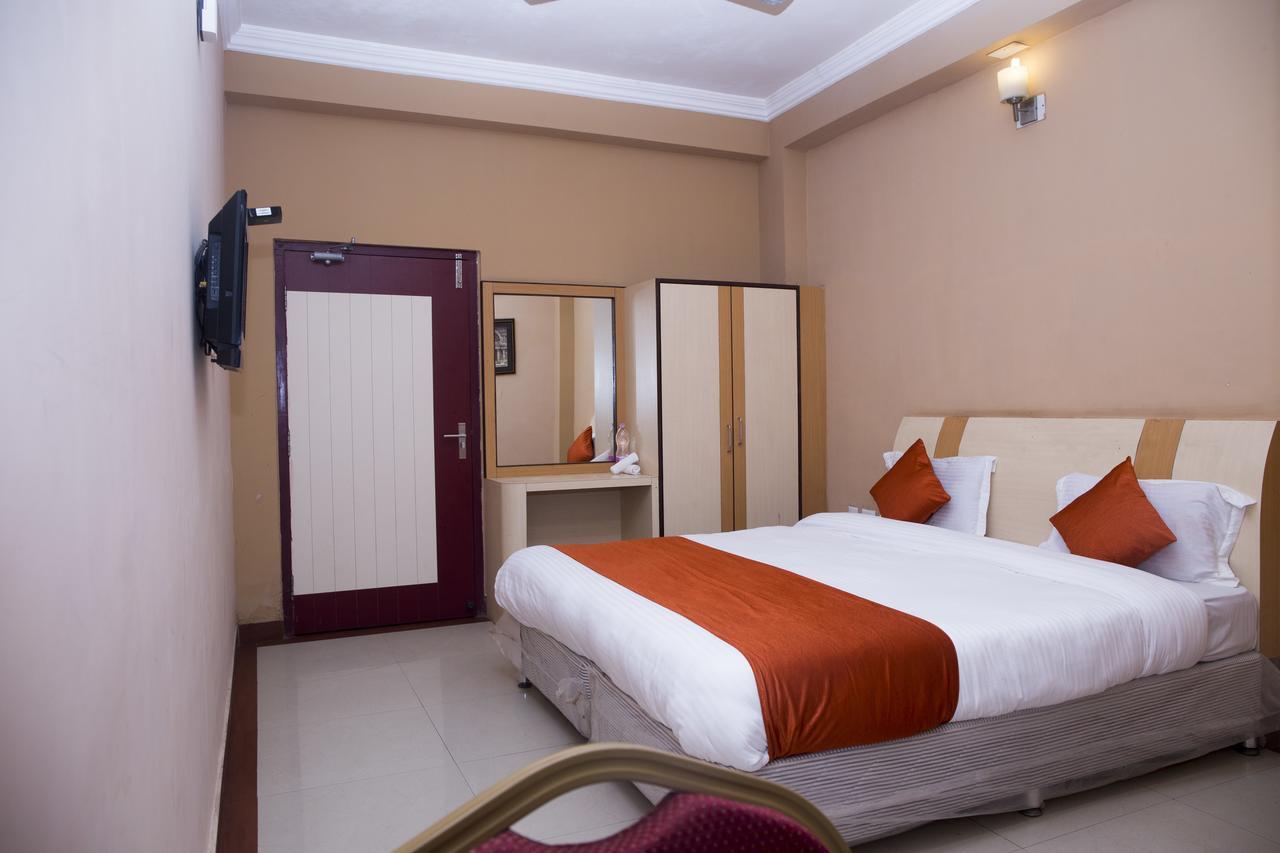 Oyo 3345 Shubham Beach Hotel Puri Exterior photo